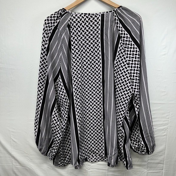 BLOOMCHIC Geometric Print Tie Neck Long Sleeve Tunic Top Plus Size 22 24 - Picture 2 of 3